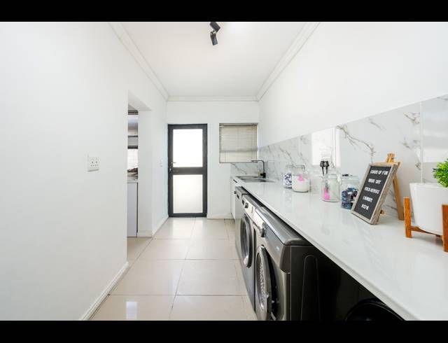 8 BEDROOM HOUSE FOR SALE IN HAASENDAL
